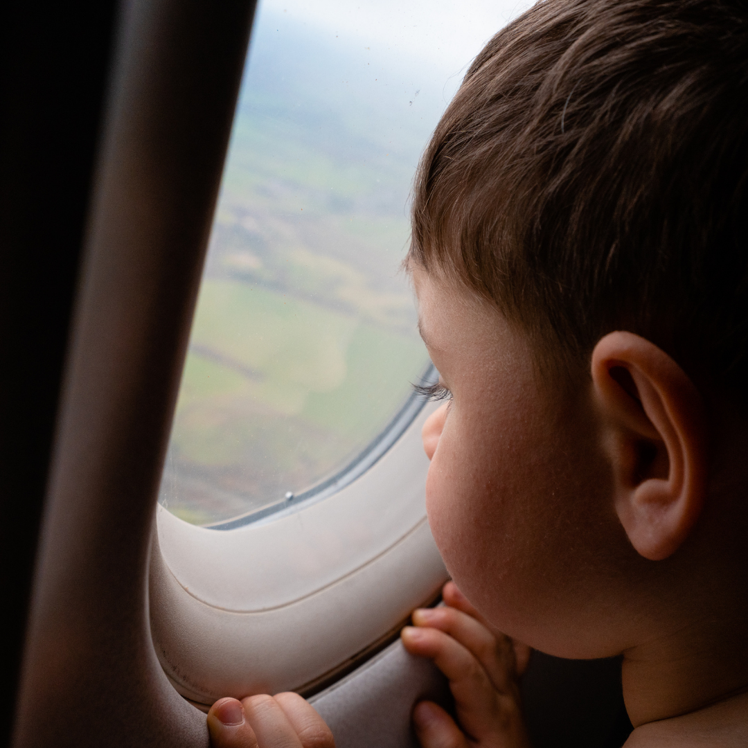 injusa- viajar en avion con niños